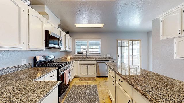 204 N Santa Ana Ave, Modesto, CA 95354