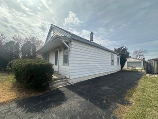 7712 New Castle Avenue, Burbank, IL 60459