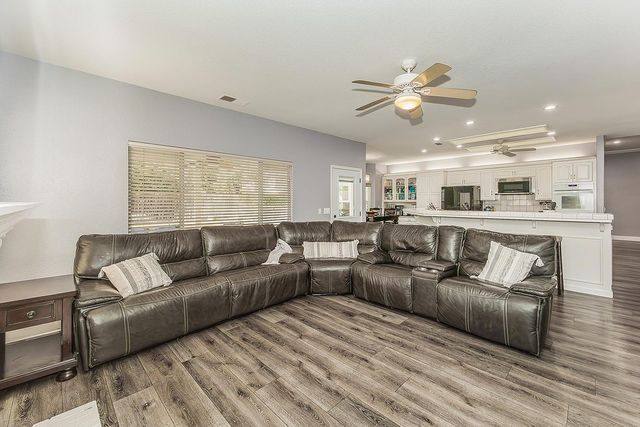 2409 SE Cottonwood Circle, Visalia, CA 93277