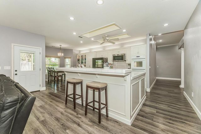 2409 SE Cottonwood Circle, Visalia, CA 93277