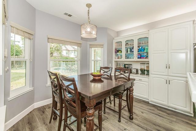 2409 SE Cottonwood Circle, Visalia, CA 93277