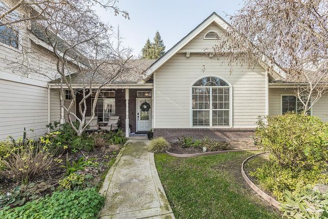 2409 SE Cottonwood Circle, Visalia, CA 93277