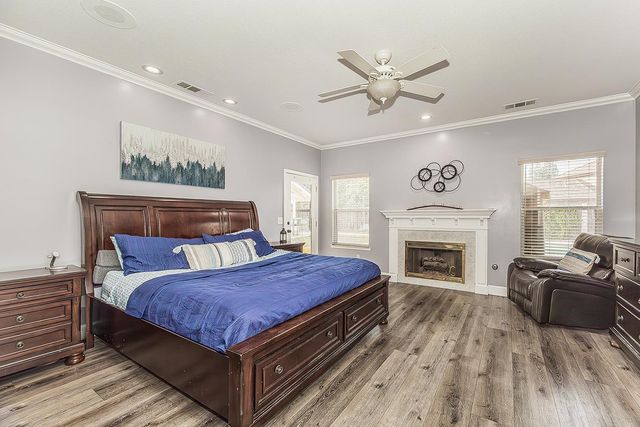 2409 SE Cottonwood Circle, Visalia, CA 93277