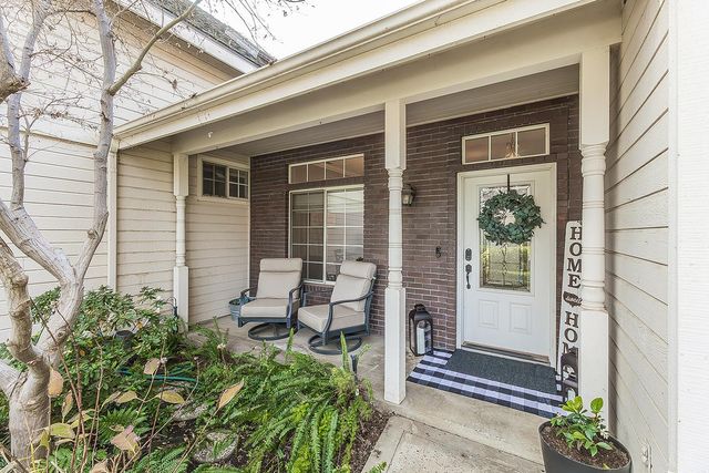 2409 SE Cottonwood Circle, Visalia, CA 93277