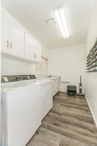 2409 SE Cottonwood Circle, Visalia, CA 93277