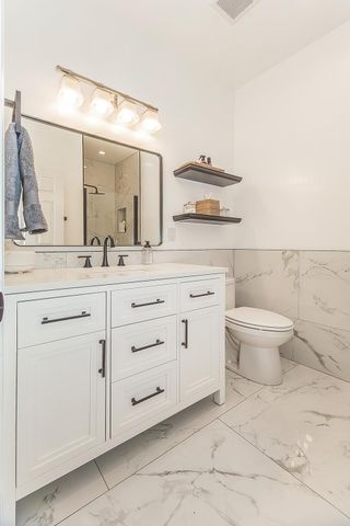 2409 SE Cottonwood Circle, Visalia, CA 93277