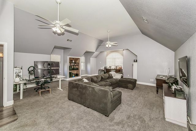 2409 SE Cottonwood Circle, Visalia, CA 93277