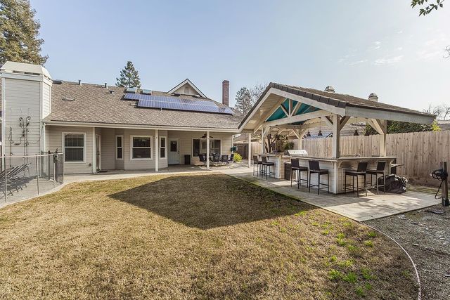 2409 SE Cottonwood Circle, Visalia, CA 93277