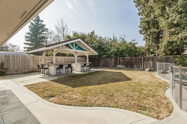 2409 SE Cottonwood Circle, Visalia, CA 93277