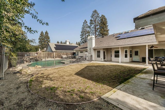 2409 SE Cottonwood Circle, Visalia, CA 93277