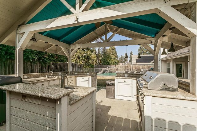 2409 SE Cottonwood Circle, Visalia, CA 93277