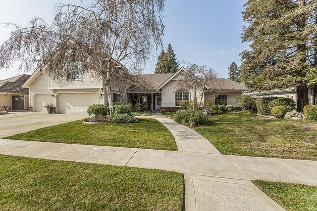 2409 SE Cottonwood Circle, Visalia, CA 93277