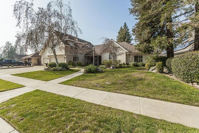 2409 SE Cottonwood Circle, Visalia, CA 93277