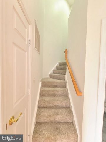 13586 CEDAR RUN LN, Herndon, VA 20171