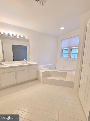 13586 CEDAR RUN LN, Herndon, VA 20171