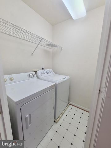 13586 CEDAR RUN LN, Herndon, VA 20171