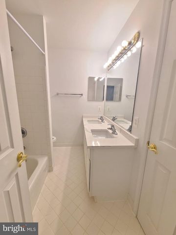 13586 CEDAR RUN LN, Herndon, VA 20171