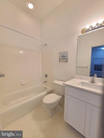 13586 CEDAR RUN LN, Herndon, VA 20171