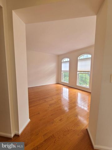 13586 CEDAR RUN LN, Herndon, VA 20171