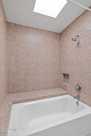 5625 N Camino De La Noche, Tucson, AZ 85718