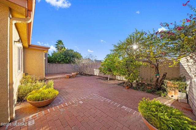 5625 N Camino De La Noche, Tucson, AZ 85718