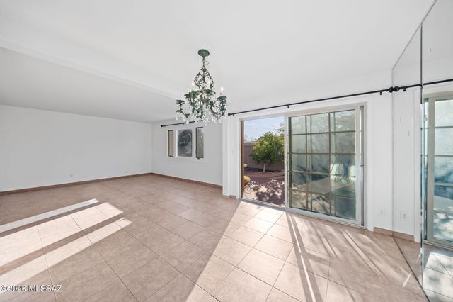 5625 N Camino De La Noche, Tucson, AZ 85718