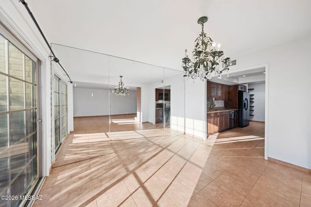 5625 N Camino De La Noche, Tucson, AZ 85718