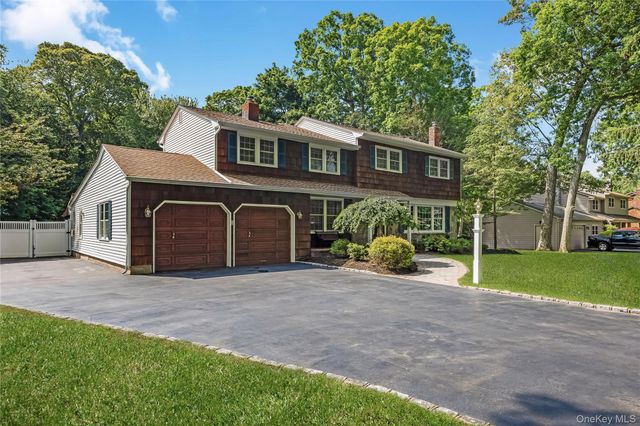 28 Cygnet Drive, Smithtown, NY 11787