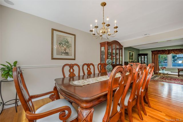 28 Cygnet Drive, Smithtown, NY 11787