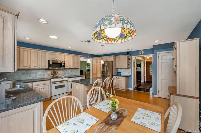 28 Cygnet Drive, Smithtown, NY 11787