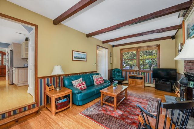 28 Cygnet Drive, Smithtown, NY 11787