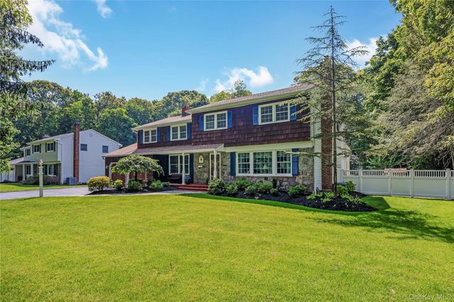 28 Cygnet Drive, Smithtown, NY 11787
