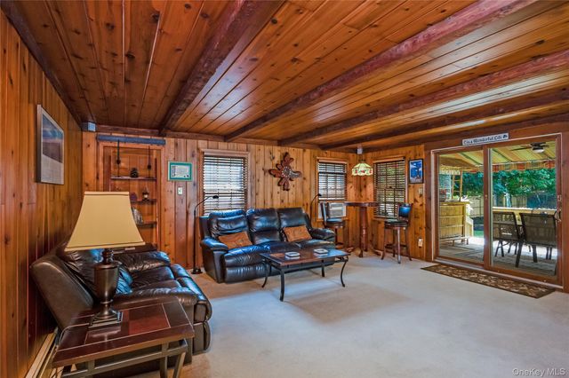 28 Cygnet Drive, Smithtown, NY 11787