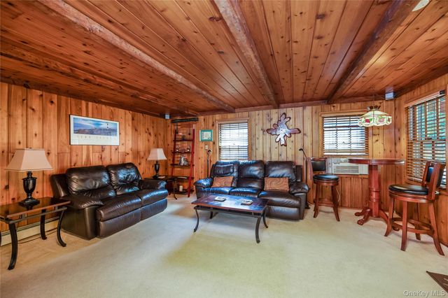 28 Cygnet Drive, Smithtown, NY 11787