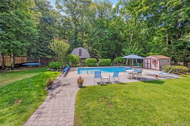 28 Cygnet Drive, Smithtown, NY 11787