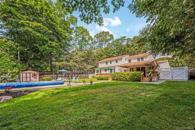 28 Cygnet Drive, Smithtown, NY 11787