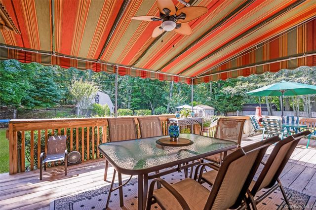 28 Cygnet Drive, Smithtown, NY 11787