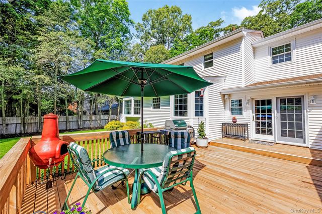 28 Cygnet Drive, Smithtown, NY 11787