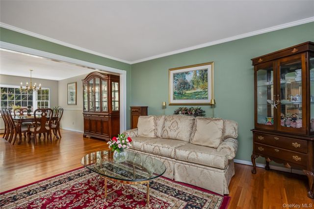 28 Cygnet Drive, Smithtown, NY 11787