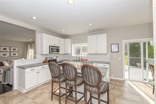 1586 Heritage Lake Drive, Centerville, OH 45458