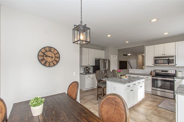 1586 Heritage Lake Drive, Centerville, OH 45458