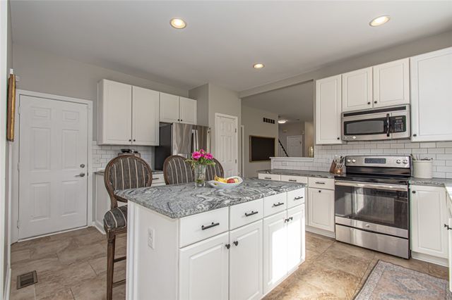 1586 Heritage Lake Drive, Centerville, OH 45458