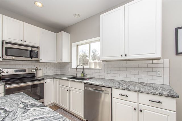 1586 Heritage Lake Drive, Centerville, OH 45458