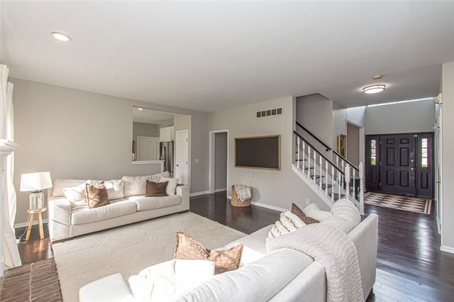 1586 Heritage Lake Drive, Centerville, OH 45458