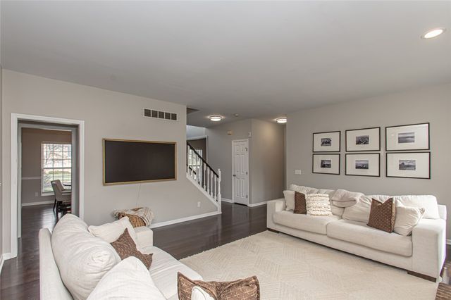 1586 Heritage Lake Drive, Centerville, OH 45458