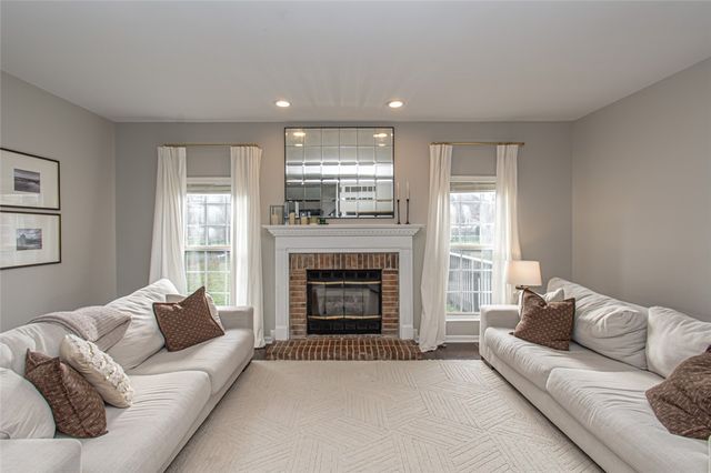 1586 Heritage Lake Drive, Centerville, OH 45458