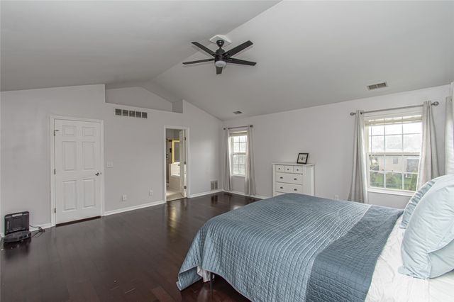 1586 Heritage Lake Drive, Centerville, OH 45458