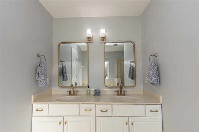 1586 Heritage Lake Drive, Centerville, OH 45458