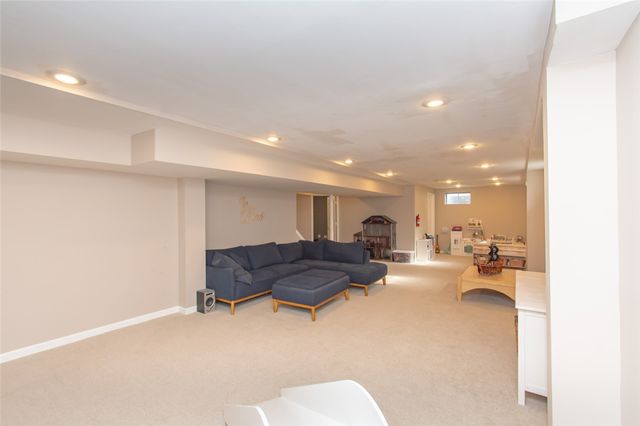 1586 Heritage Lake Drive, Centerville, OH 45458