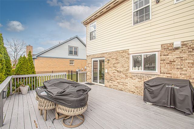 1586 Heritage Lake Drive, Centerville, OH 45458